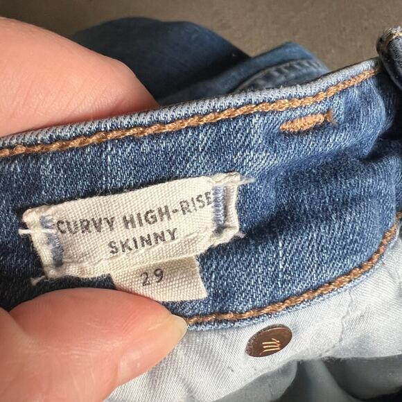 Madewell Curvy High-Rise Skinny Jeans: Drop Step-Hem Edition - Picture 8 of 10
